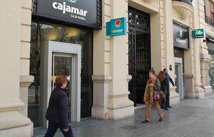 Cajamar prueba en Valencia la apertura de oficinas por la tarde