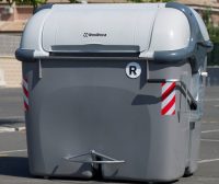 El Ayuntamiento, SAV, FCC y Secopsa introducen nuevos modelos de contenedores en Valencia