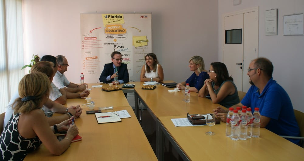 Felipe Codina y Empar Martínez con miembros del equipo de Florida