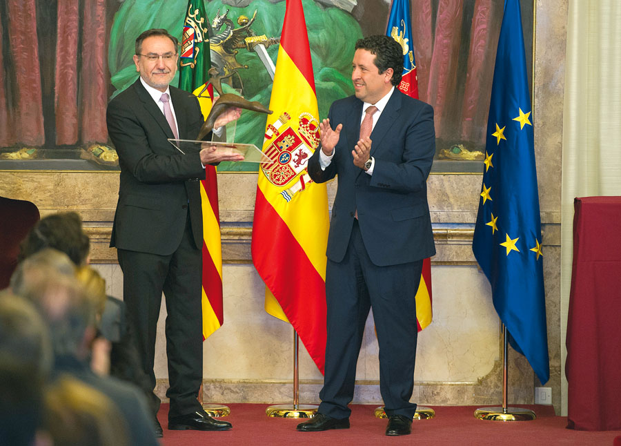 2015-ABRIL-UJI-Dipu-Rector-distincion