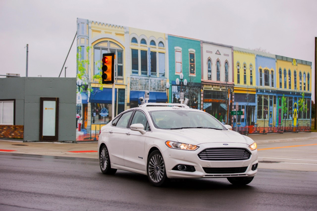 Ford prueba su coche autónomo en entorno simulado urbano de la Universidad de Michigan
