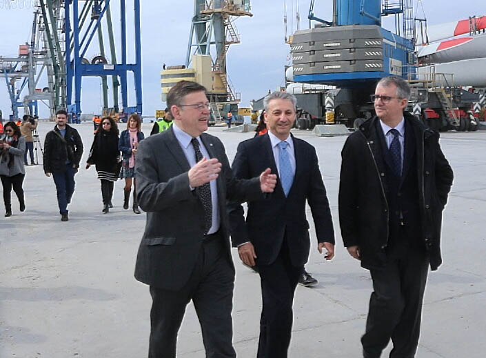 Puig visita el puerto de Castellón y asegura que es básico para la planificación industrial