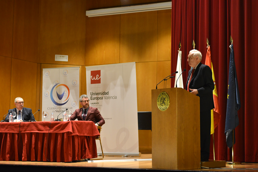 García-Margallo: «Maastricht fue un error al no poner en marcha una unión bancaria ni económica»