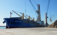 Fondea en PortCastelló el mayor cargamento de arcilla para la cerámica