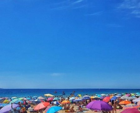 La ocupación hotelera en Benidorm durante agosto desciende casi dos puntos