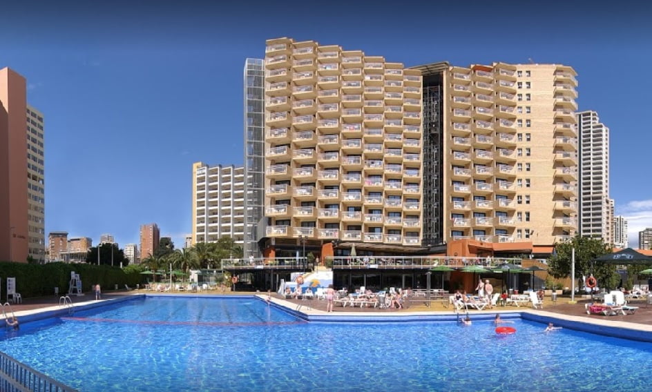 Med Playa rehabilitará el Hotel Rio Park de Benidorm con la ayuda de CaixaBank