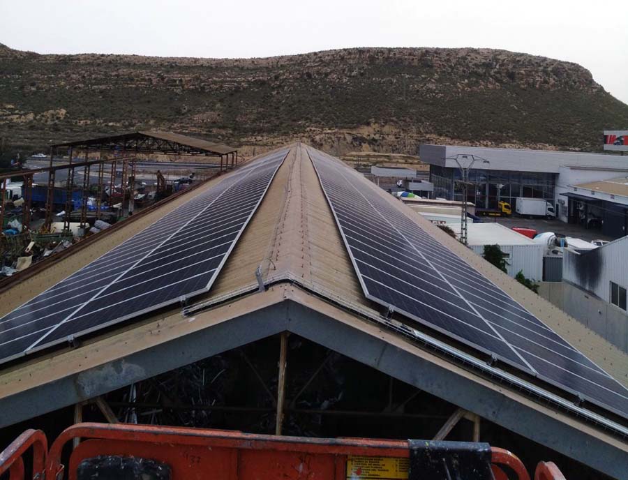 Las placas fotovoltaicas podrían dar consumo eléctrico a un tercio de València