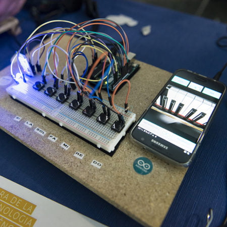 Obra Social laCaixa promueve clases de tecnología creativa en alumnos de ESO