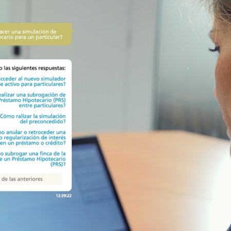 CaixaBank ya tiene un asistente virtual para sus empleados
