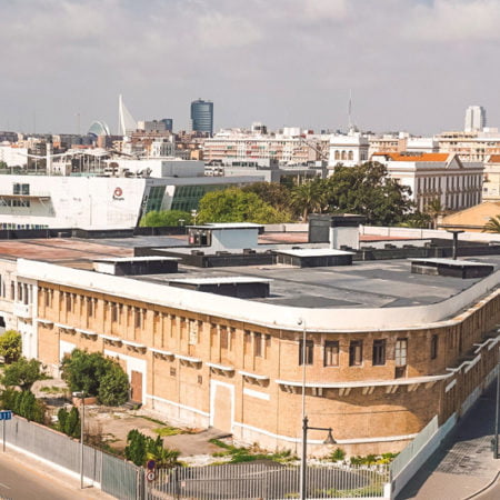 La Marina de Valencia busca usos para los recuperados edificios Docks