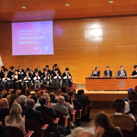 «La universidad necesita recursos, no préstamos», reclama Mora ante Felipe VI