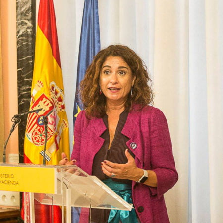 Montero deja en el aire del futuro fiscal de las SICAV