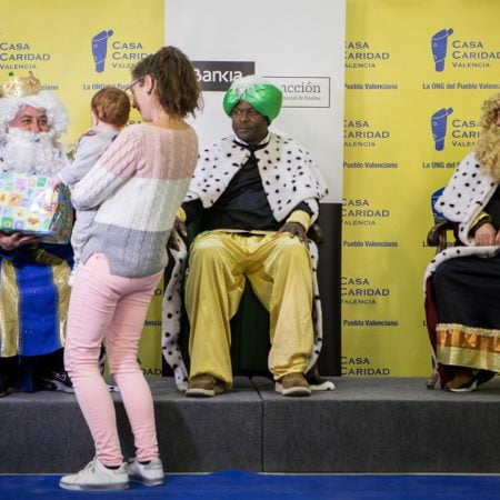 Bankia y Casa Caridad acercan a los Reyes Magos a 150 niños