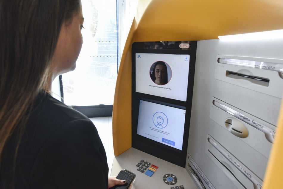 CaixaBank incorpora sistemas de reconocimiento facial en sus cajeros