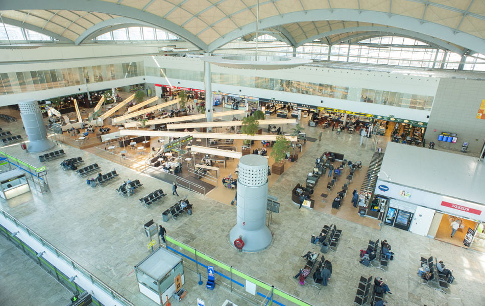 Avanza la obra de la terraza ‘con vistas’ a los aviones del aeropuerto de Alicante-Elche