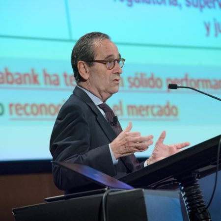 Kutxabank aumenta un 10% los beneficios y los sitúa en los 332 millones