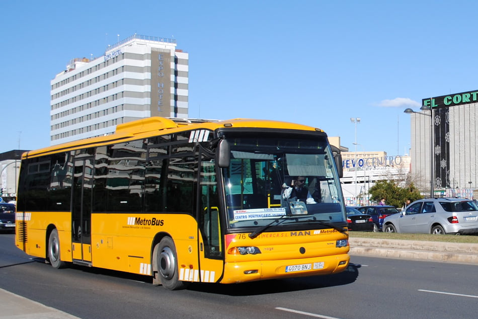 Una línea de autobús unirá el aeropuerto con Feria València y Palacio de Congresos
