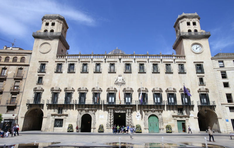 Alicante aplaza el inicio del pago del IBI y del recibo de la basura