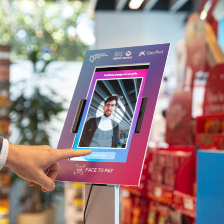 CaixaBank experimenta con el reconocimiento facial como solución de pago