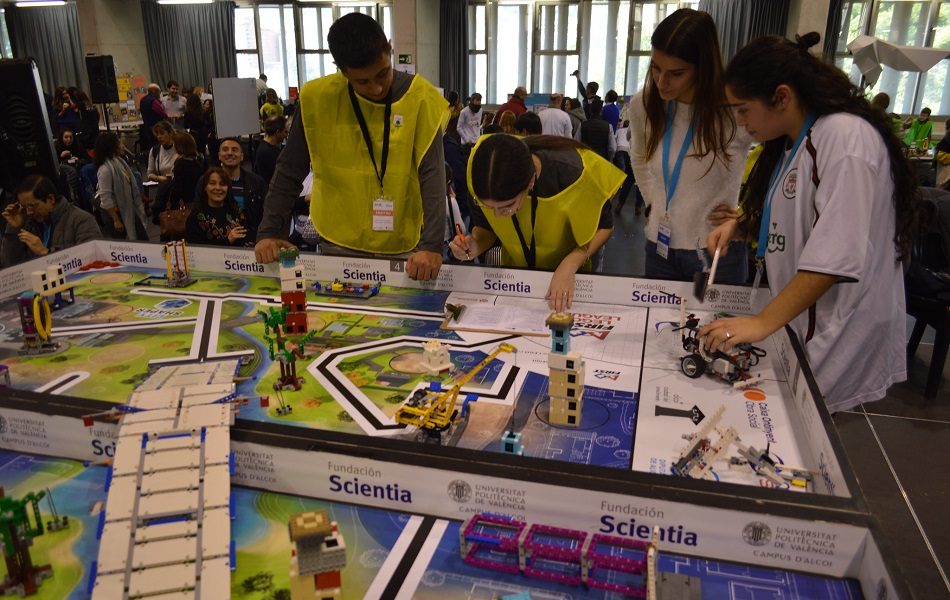 Repensar las ciudades con ‘First Lego League’ en el Campus de Alcoy de la UPV