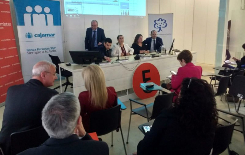 Carlos Giner (APSA), Pablo Amorós, Ángeles Sendra, Celia Coll y el moderador del debate.