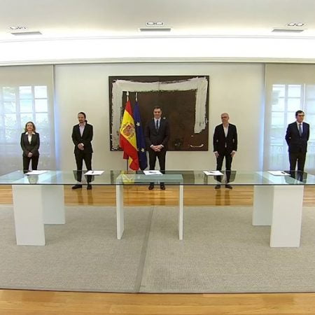 El Gobierno y los agentes sociales firman el acuerdo para prorrogar los ERTE