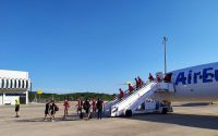 La Liga de Fútbol rescata al aeropuerto de Castellón tras tres meses de inactividad