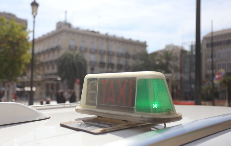 Tejado de un taxi en la ciudad de Valencia.