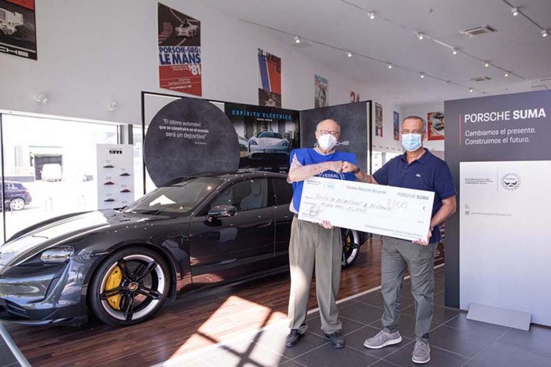 Porsche Alicante dona 8.000 euros al banco de Alimentos