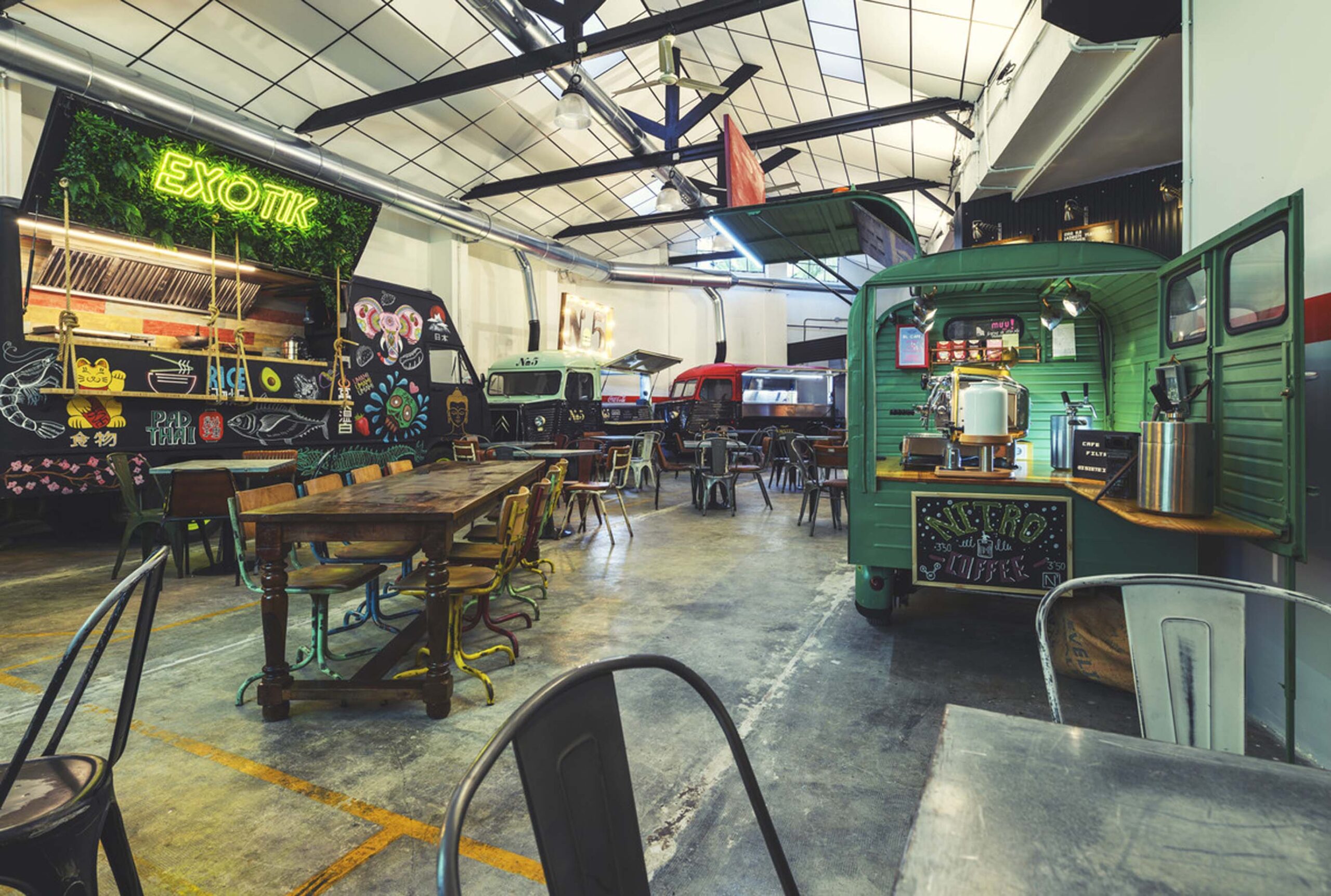 Abre ‘El Garaje’ en València: un taller de los 60 se convierte en mercado de foodtrucks