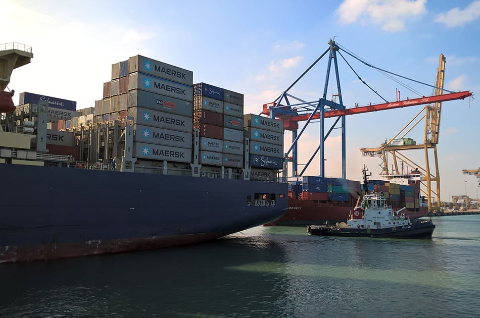 movimiento de contenedores en el puerto de Valencia