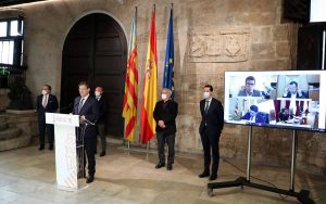 Ximo Puig, alcaldes y presidentes de la Diputaciones durante la presentación de las Ayudas Paréntesis