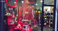 El escaparate de Carcelén Floristes el día de San Valentín