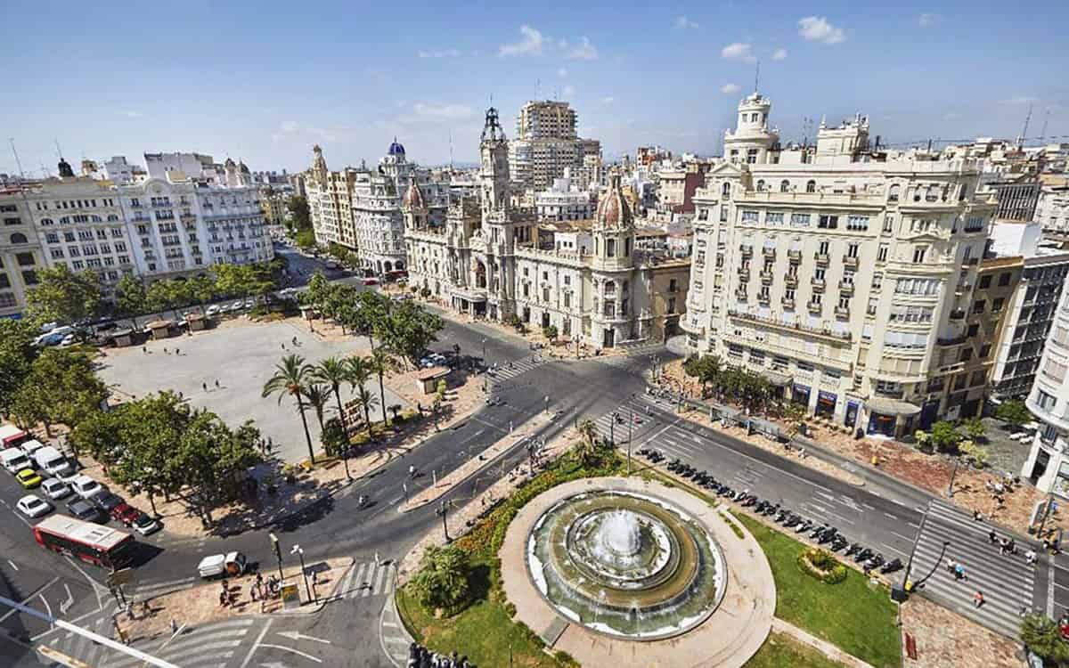 Vista de la plaza del Ayuntamiento de València. 