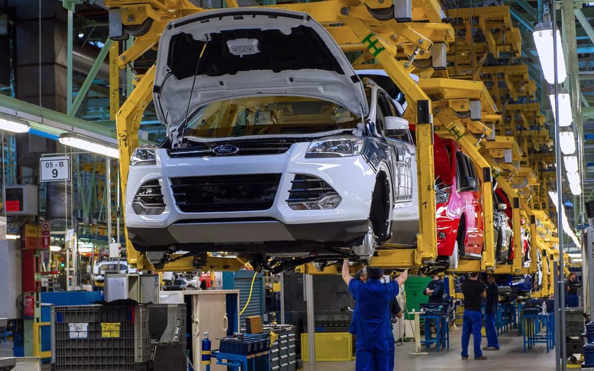 La planta de Almussafes recibe el coche eléctrico de Ford y evita «el abismo»