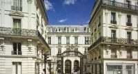 Colonial compra con edificio de oficinas en París