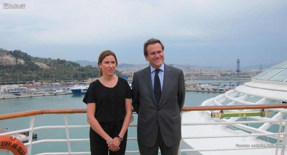 Sixte Cambra, presidente del Puerto de Barcelona, y Belén Wangüemert, directora general de Royal Caribbean en España y Francia