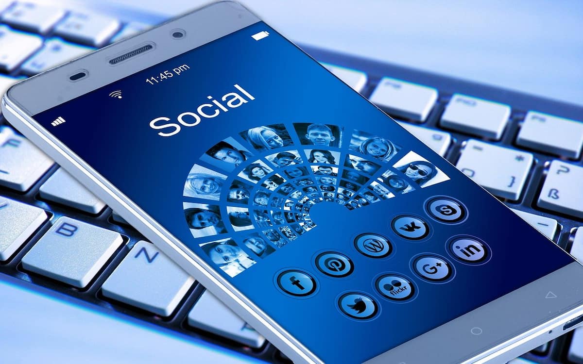 ¿Qué relación hay entre el marketing digital y las redes sociales online?