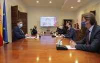 Reunión del presidente de la Generalitat, Ximo Puig, con representantes de la farmacéutica Janssen.