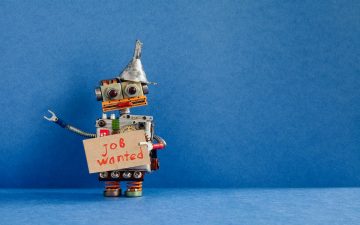 Robot con cartel de buscar trabajo
