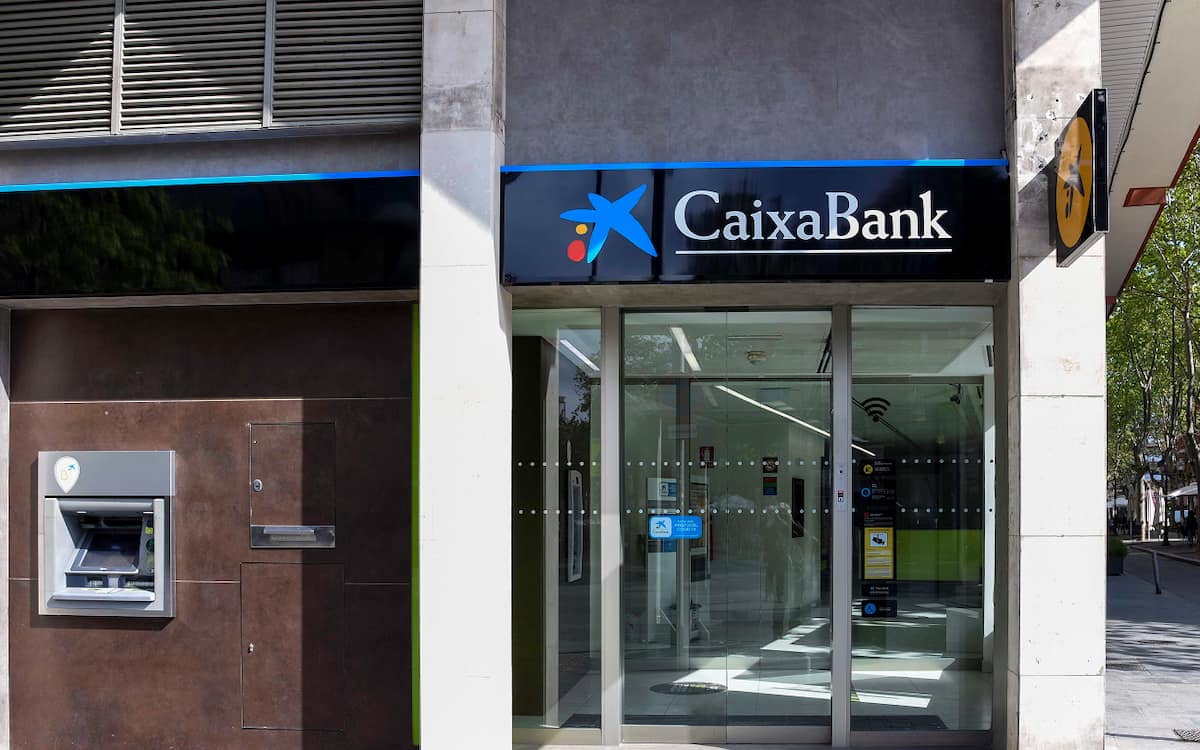 CaixaBank concluye la unificación de la marca en la red de oficinas