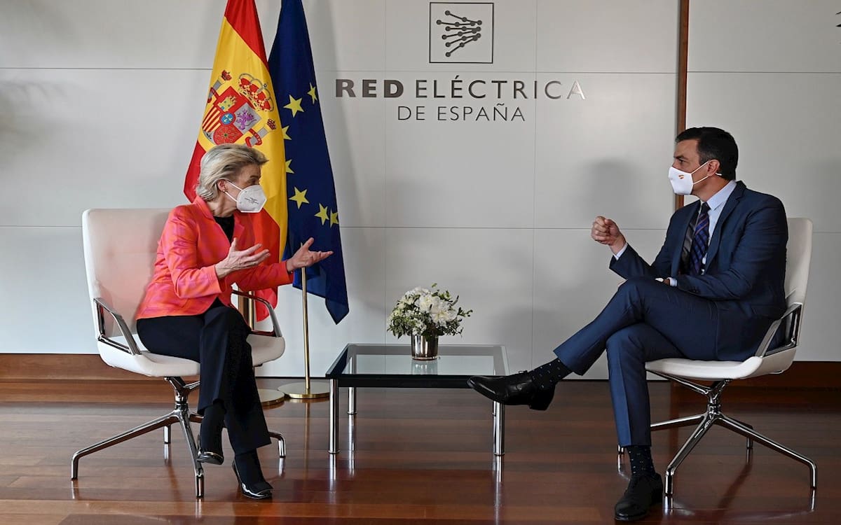 La presidenta de la Comisión Europea, Ursula von der Leyen, y el presidente del Gobierno de España, Pedro Sánchez.