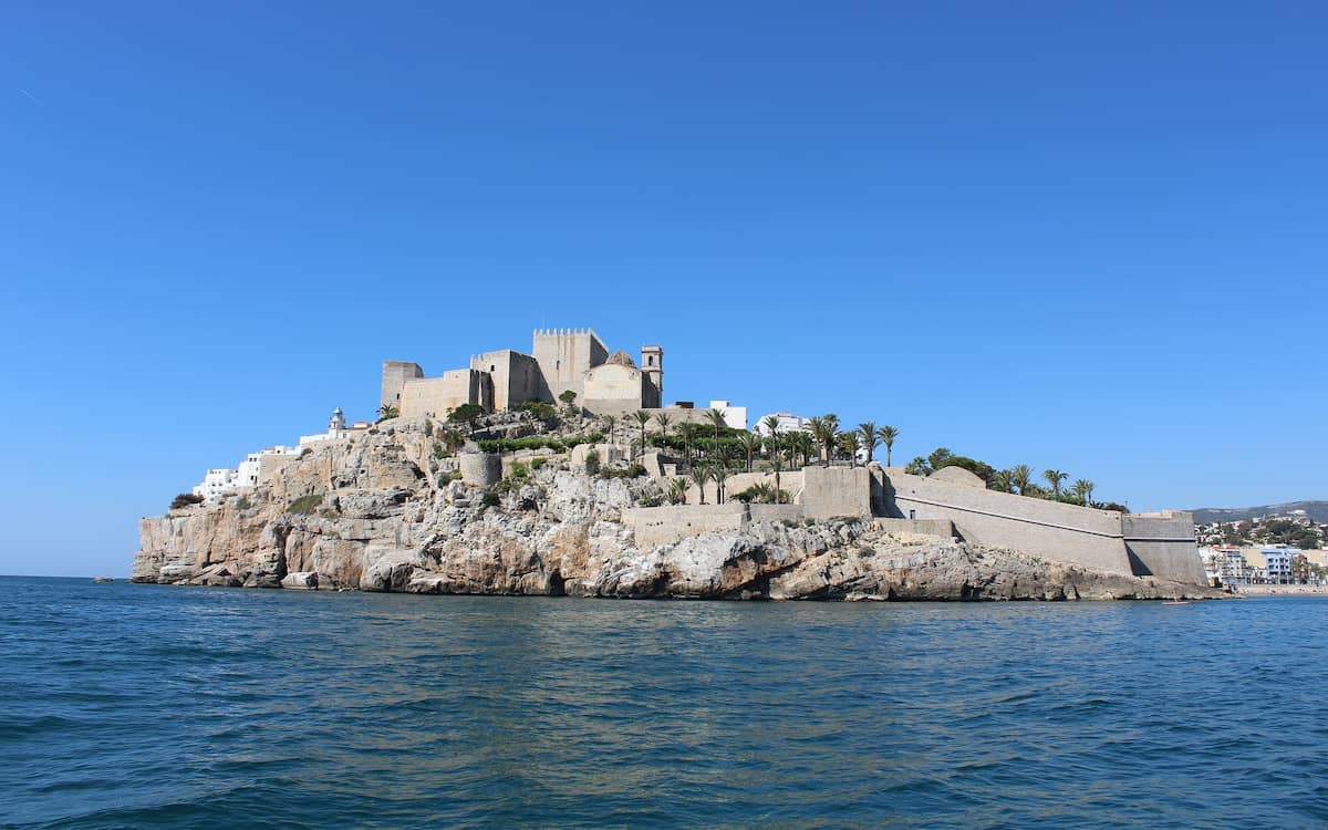 Peñíscola: Tierra de mar y castillos en Castellón