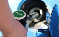 La gasolina se estabiliza antes del 15 de agosto: llenar cuesta 93 euros