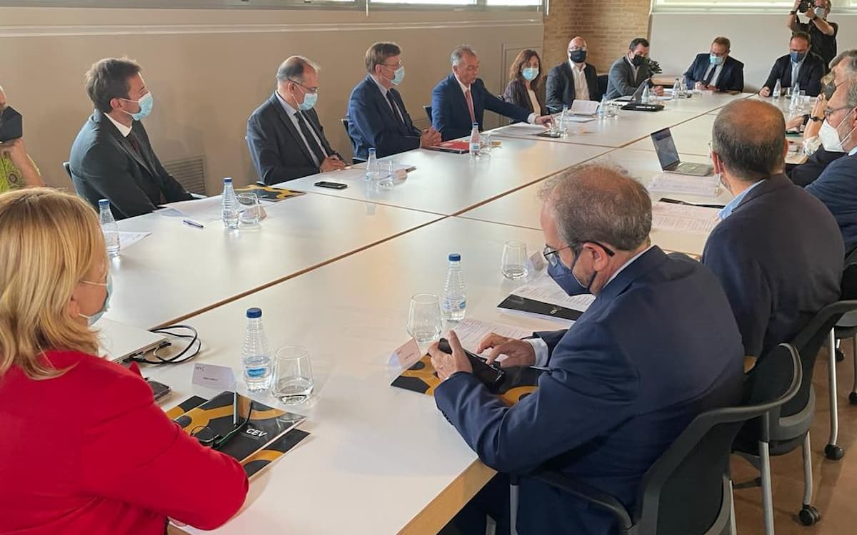 Reunión de los empresarios valencianos con el 'president' y el representante de la CE