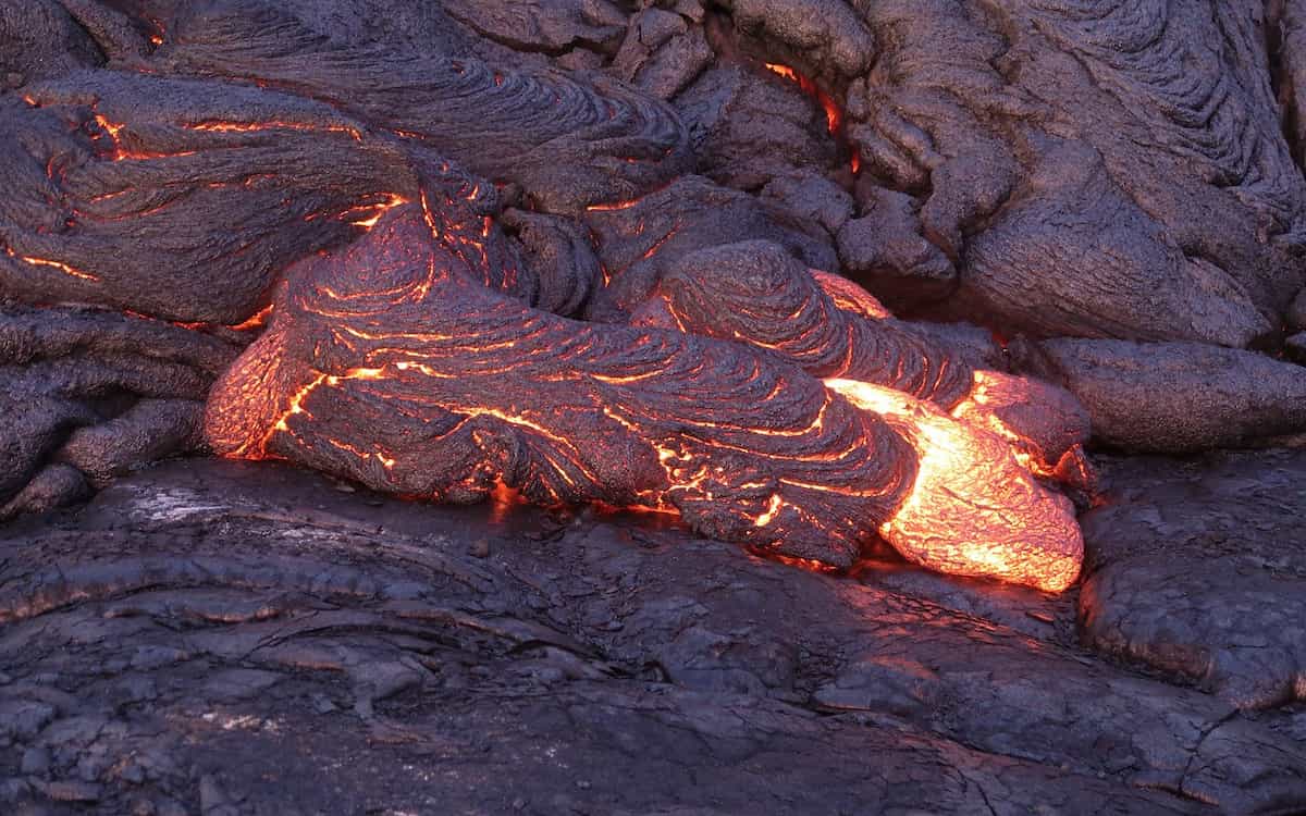 Volcán. lava.
