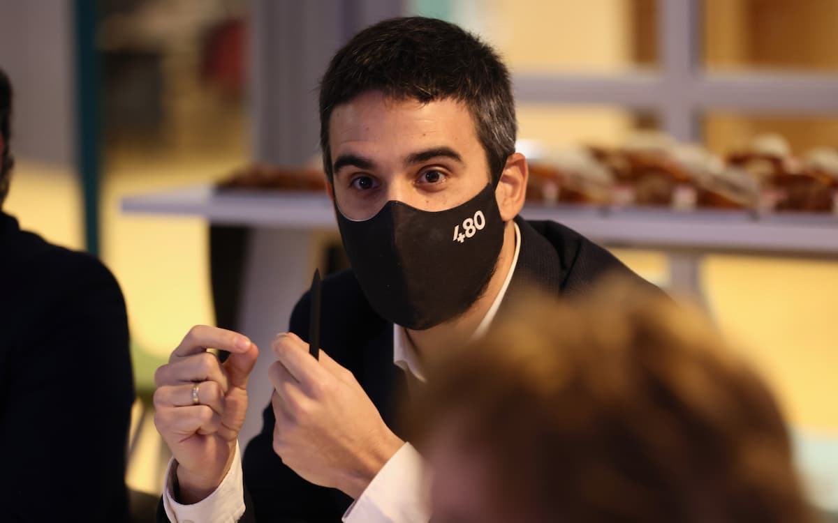 Cuatroochenta, Alfredo Cebrián