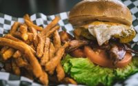 Hamburguesa con patatas