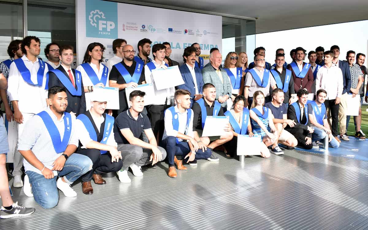 El presidente de CEV Alicante preside la graduación de FEMPA