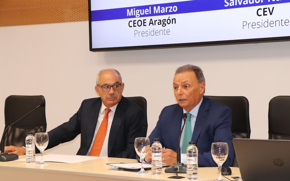 Salvador Navarro, presidente de la CEV, y Miguel Marzo, presidente de CEOE Aragón